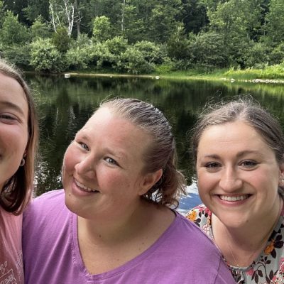 reslife-camp-girls-selfe