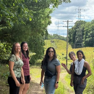 reslife-camp-group-on-hike